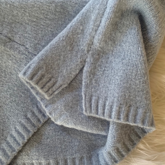 Sweater, v-neck, long sleeve,, light blue, size M - Picture 5 of 5